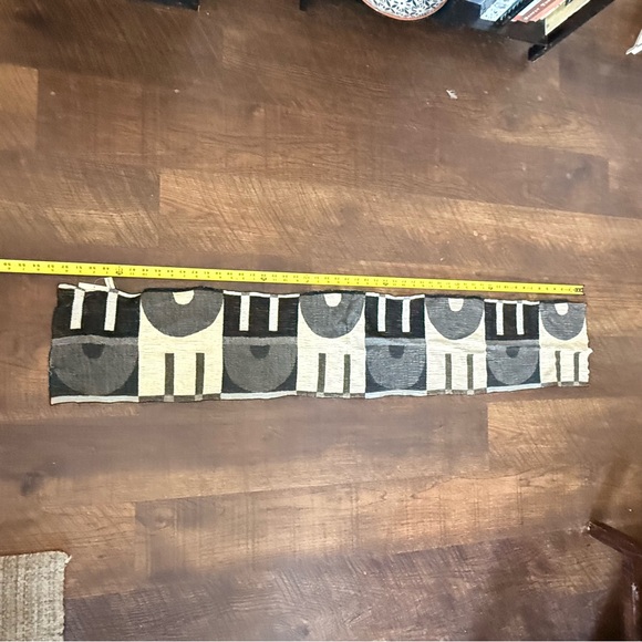 Geometric Patterned Scarf - Picture 4 of 7